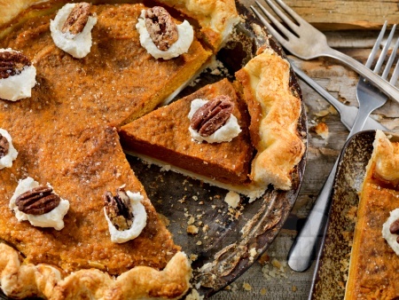 Есенен тиквен пай с готово маслено тесто и ядки пекан - снимка на рецептата